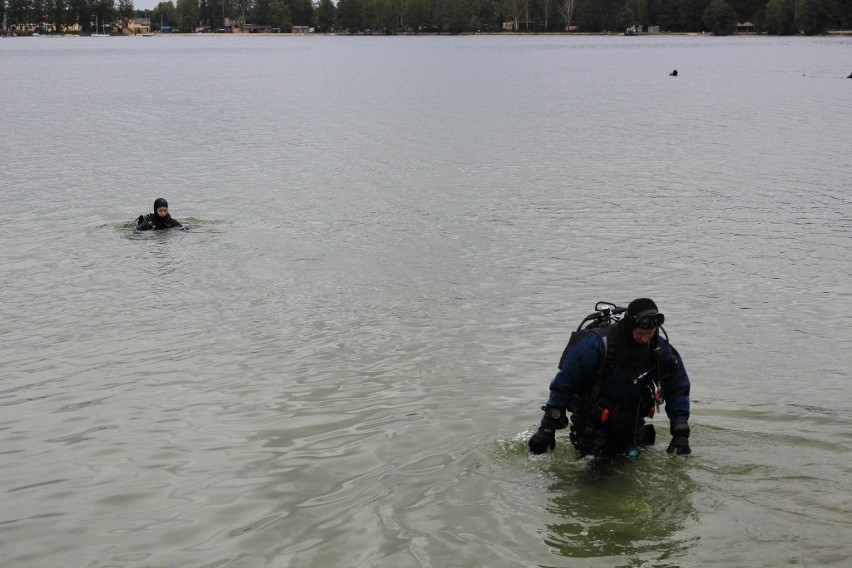 Okuninka: Nurkowie posprzątali dno Jeziora Białego