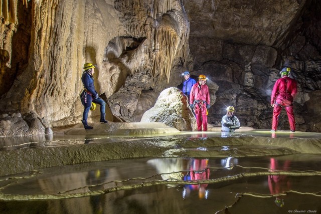 Wałbrzyski Klub Górski i Jaskiniowy od wielu lat prowadzi działalność eksploracyjną jaskiń Krainy Węża w Turcji. Za te działania w 2013 r. klub został wyróżniony w prestiżowej nagrodzie Kolosy