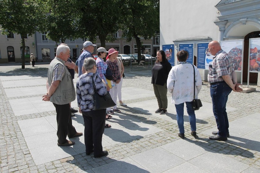 Na trasie  zwiedzania znalazły się m.in.: zespół klasztorny,...