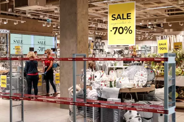 Od dziś, 28 listopada, ponownie otwarte będą centra handlowe. Na dodatek trwa black friday.

Sprawdź, jakie przepisy sanitarne obowiązują w sklepach.

Zobacz kolejne zdjęcia. Przesuwaj zdjęcia w prawo - naciśnij strzałkę lub przycisk NASTĘPNE