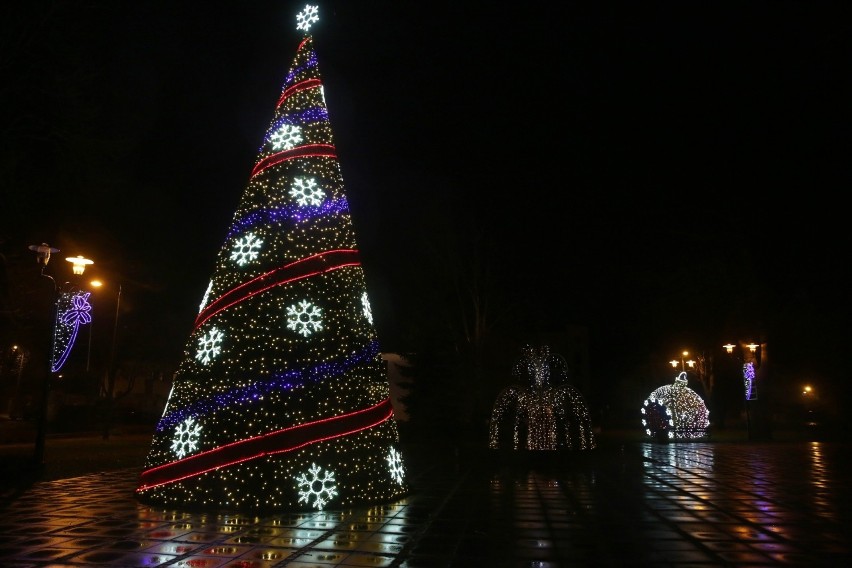 Magiczny klimat w Łęcznej i Puchaczowie. Zobacz zdjęcia świątecznych iluminacji
