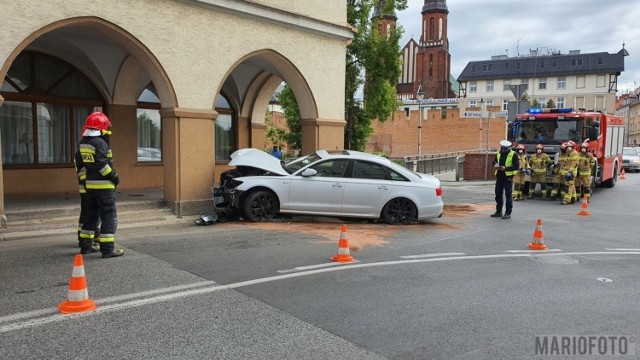 Pijany kierowca audi wjechał w filar hotelu Piast w Opolu