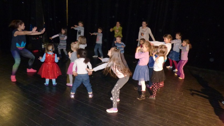 Taneczna niedziela w wykonaniu najmłodszych w bydgoskim MCK [zdjęcia, wideo]