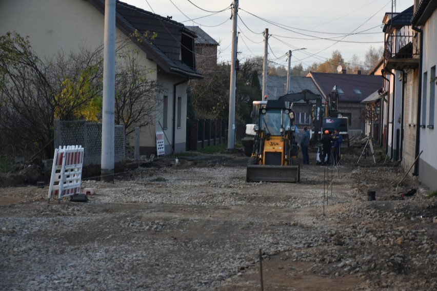 Trwają roboty drogowe na kluczowych ulicach Ogrodzieńca