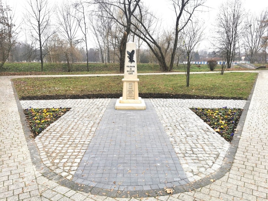 Replika pomnika upamiętniającego polskich żołnierzy z 1939...