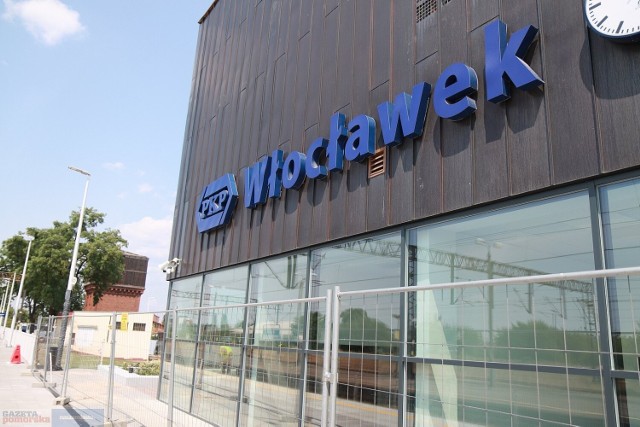 Budowa dworca PKP we Włocławku zbliża się ku końcowi. Prace budowlane mają zakończyć się na koniec drugiego kwartału 2023 roku. Później przeprowadzone zostaną odbiory techniczne i konieczne będzie uzyskanie pozwolenia na użytkowanie.