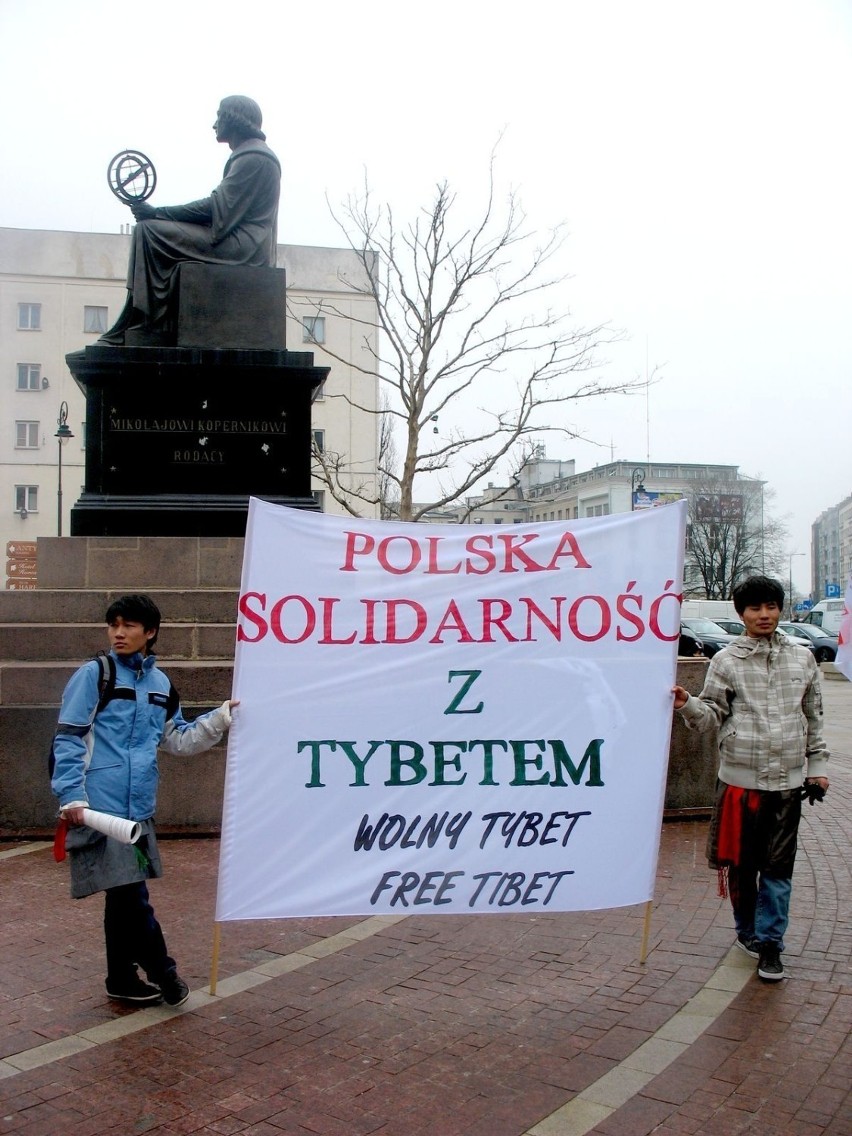 Warszawa kolorowa od tybetańskich flag. Marsz dla wolnego Tybetu