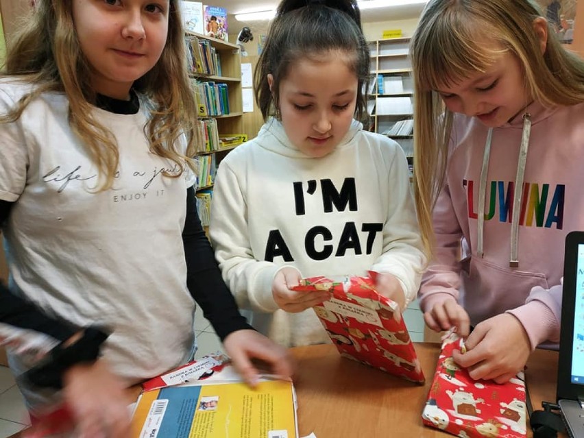 Biblioteka zaprosiła uczniów na randkę w ciemno... z książką