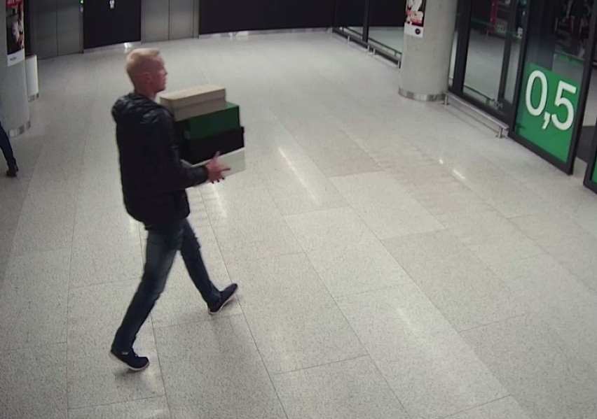 Katowice: Ukradł kilka par butów w Galerii Libero. Rozpoznajecie go? [ZDJĘCIA z monitoringu]
