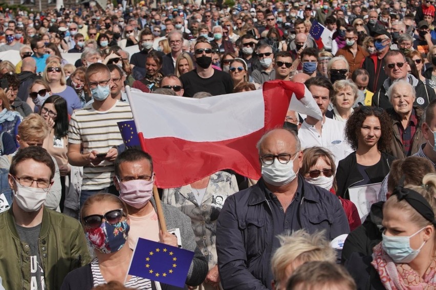 Na "briefingu" Trzaskowskiego w Poznaniu było kilkaset osób....