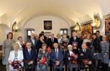 Uroczyste obchody złotych i diamentowych godów w Brzegu. Od ślubu minęło już ponad 50 lat, a miłość dalej kwitnie! [ZDJĘCIA]