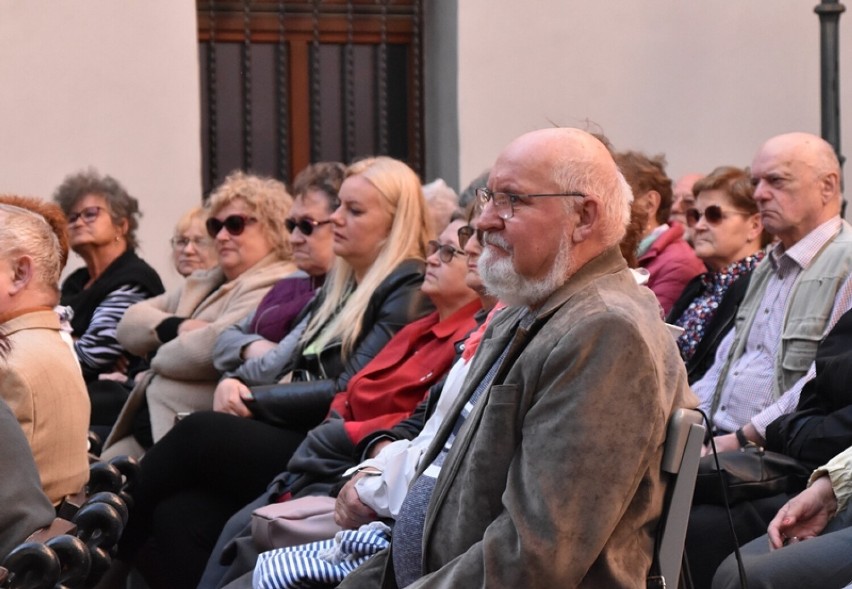 Seniorzy ze Śremu znów spotkali się na kulturalnym...