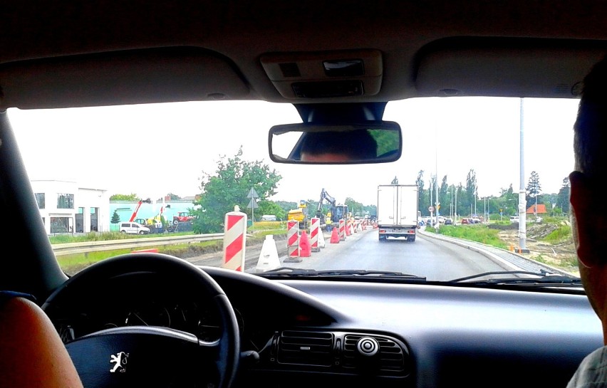 Teraz został zamknięty lewy pas ruchu na odcinku od strony Łodzi