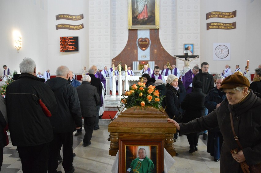 Pogrzeb ks. Michała Podkomórki z parafii św. Jadwigi...