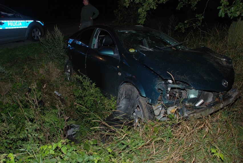 Wypadek w Grabówku. Samochód wpadł do rowu, ranny kierowca [ZDJĘCIA]