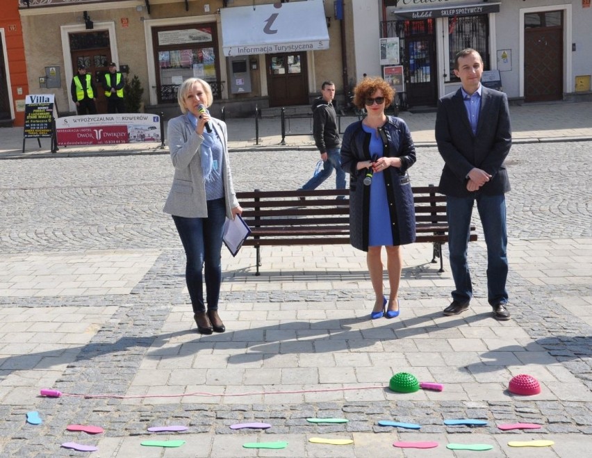 Mieszkańcy Sandomierza solidaryzowali się z osobami autystycznymi   