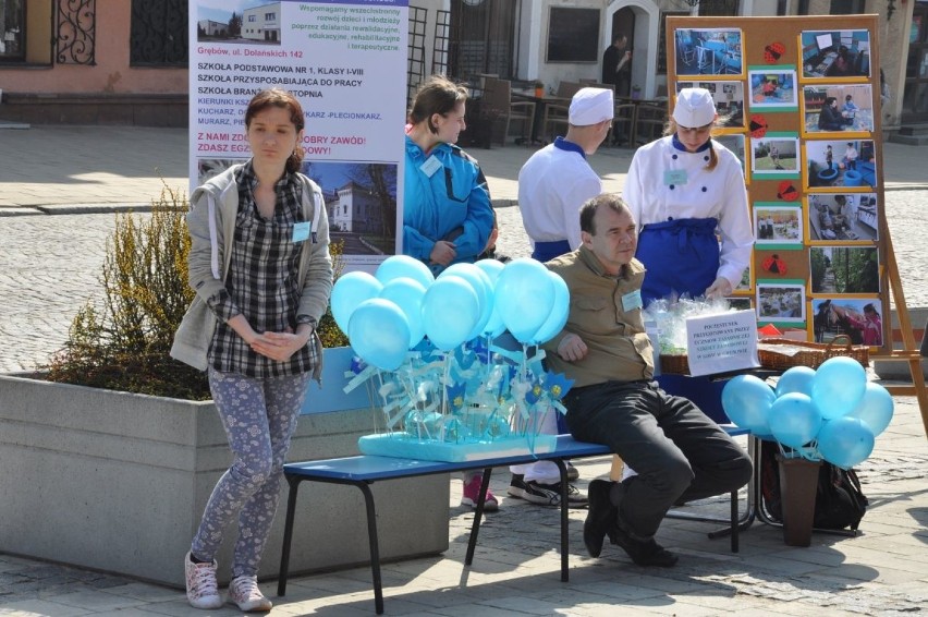 Mieszkańcy Sandomierza solidaryzowali się z osobami autystycznymi   