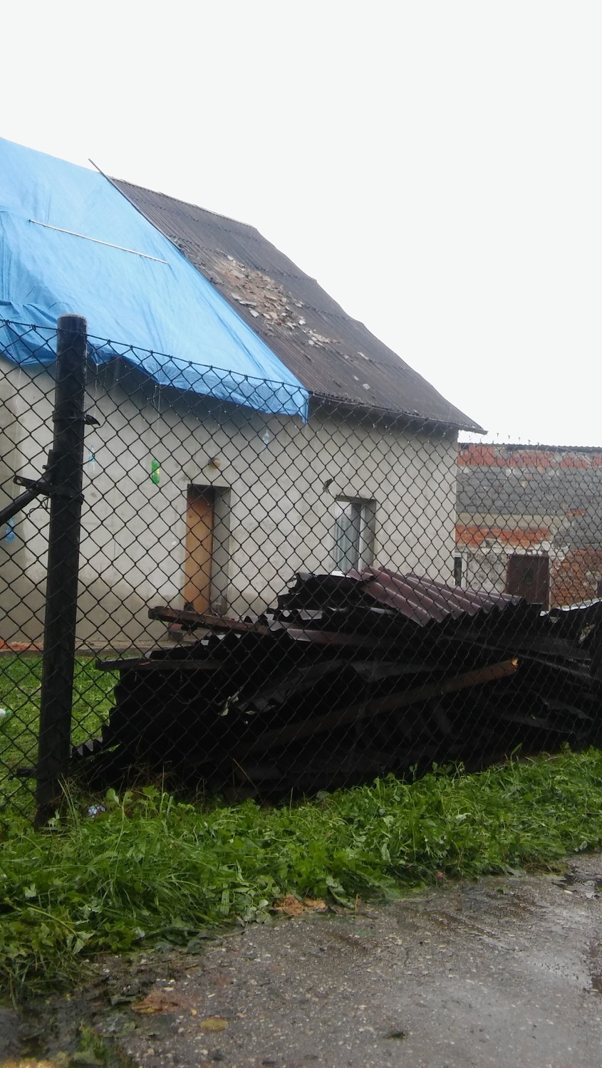 Silny wiatr zrywał dachy w Wodzisławiu Śl.