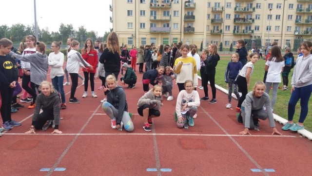 W zmaganiach sportowych udział wzięło blisko 100 uczniów SP nr 4.