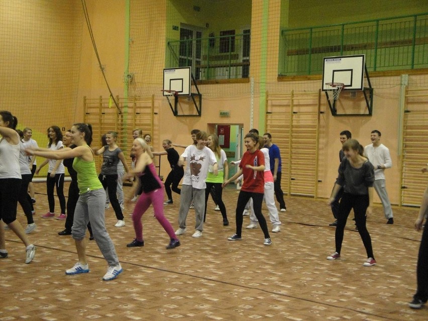 Śrem: zumba w Zespole Szkół Ekonomicznych [ZDJĘCIA]