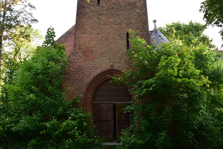 Opuszczony kościół ewangelicki w Zrazimiu.