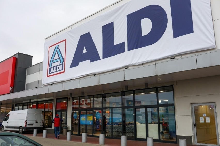 Kasjer na początku pracy w Aldi może liczyć na pensję...