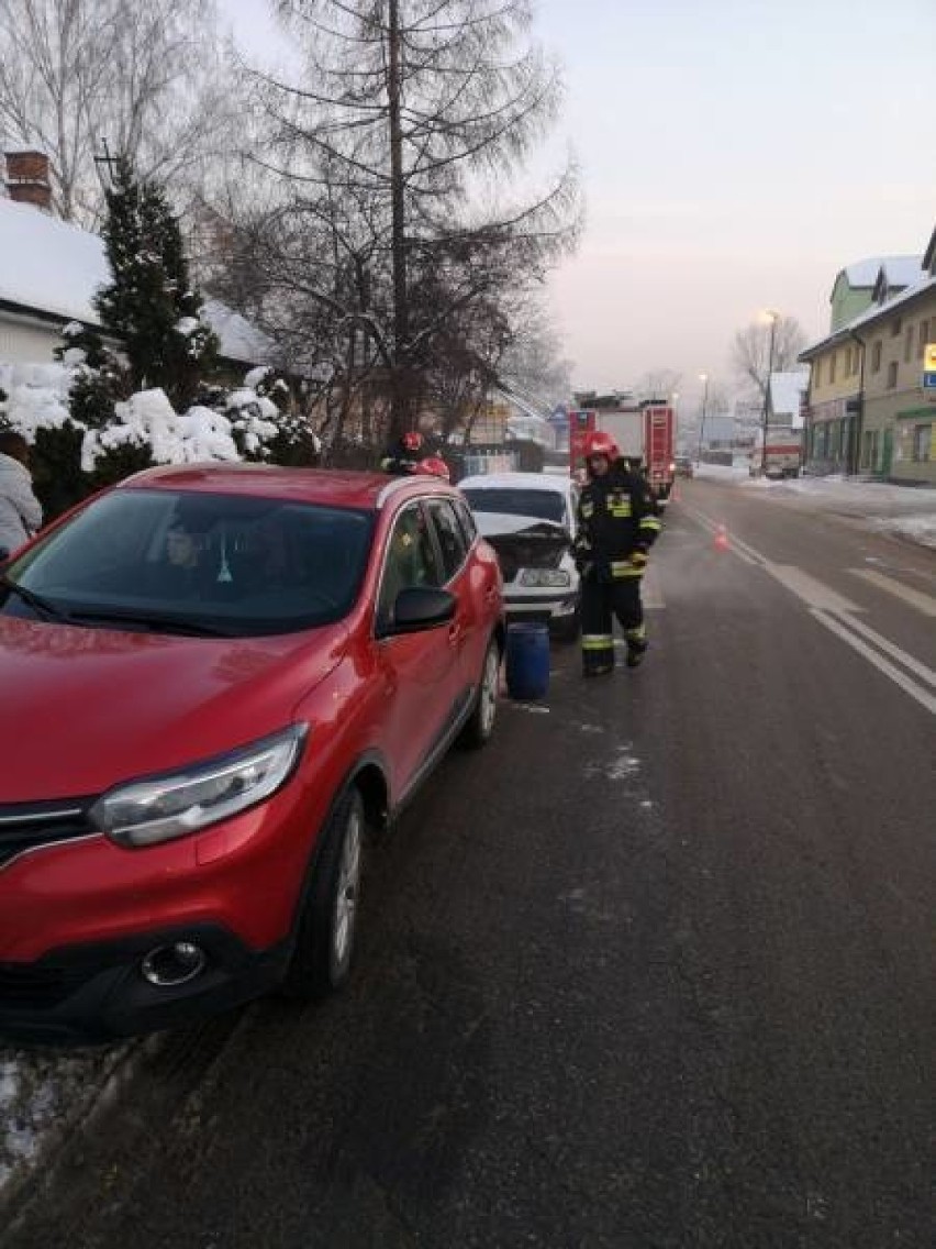 Sądecczyzna. Na drogach jest ślisko. Aż trzy stłuczki w ciągu jednego dnia [ZDJĘCIA]