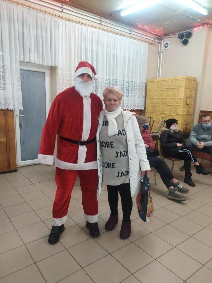 Święty Mikołaj z wizytą w gminie Wyrzysk. Nie zapomniał o najmłodszych mieszkańcach