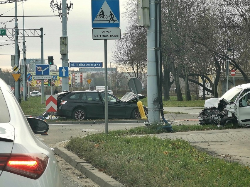 Lublin. Zderzenie czterech samochodów na Kalinowszczyźnie. Dwie osoby trafiły do szpitala