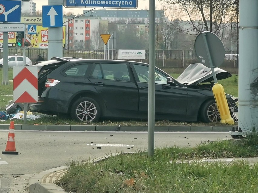Lublin. Zderzenie czterech samochodów na Kalinowszczyźnie. Dwie osoby trafiły do szpitala