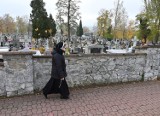Kobieta zbulwersowana opłatami za pochówek w katedrze w Kielcach. "Jak nie zapłacę to brata nie pochowam"