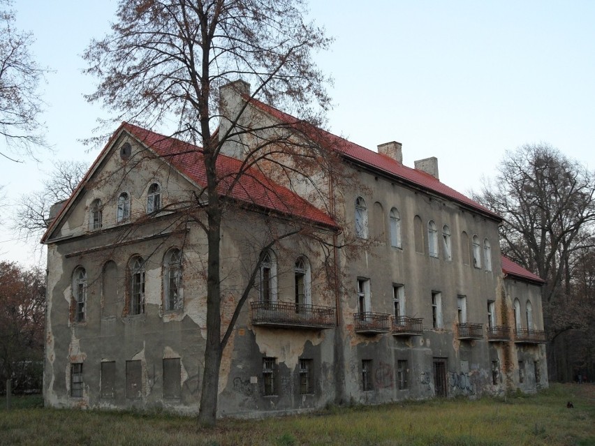 Zabytkowy pałac w Baranowicach to kompletna ruina, która...