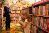 Biblioteka skutecznie zachęca młodych czytelników do czytania książek