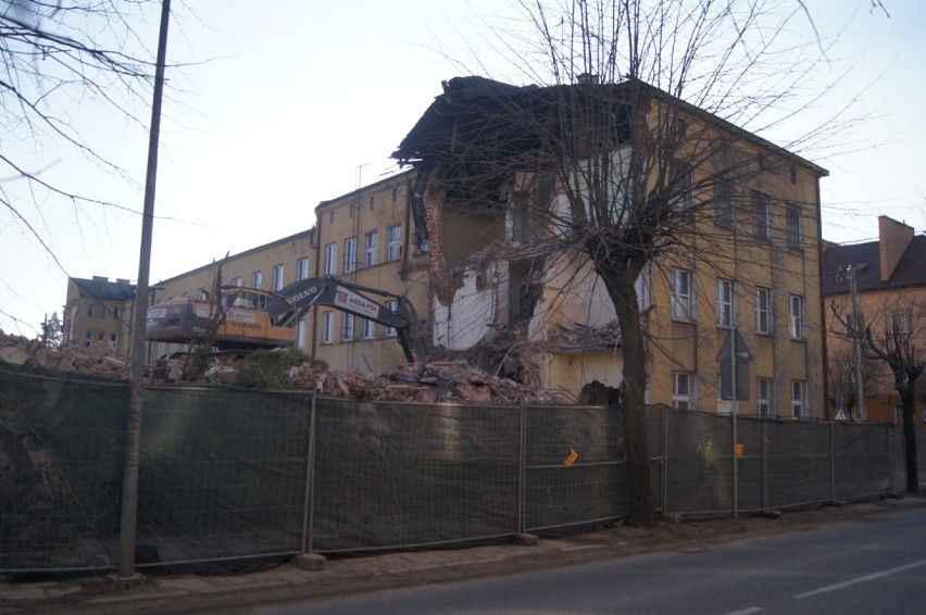 Rozbiórka "starego" szpitala w Radomsku