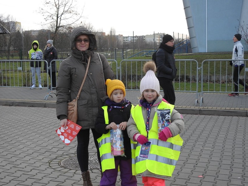 Od lewej: Barbara Jankowska i córkami: 5,5, letnią Olą oraz...