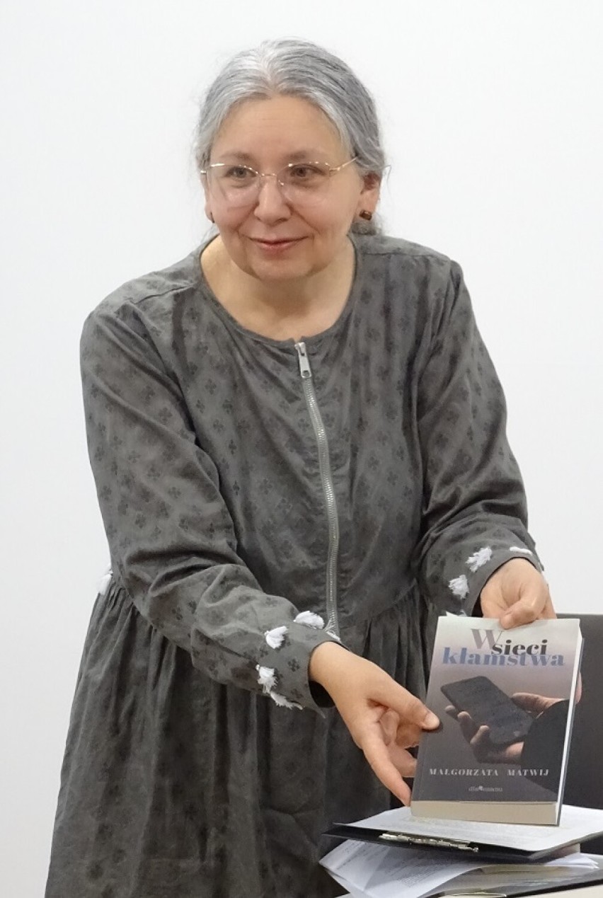Rzeszowska pisarka Małgorzata Matwij w jasielskiej bibliotece