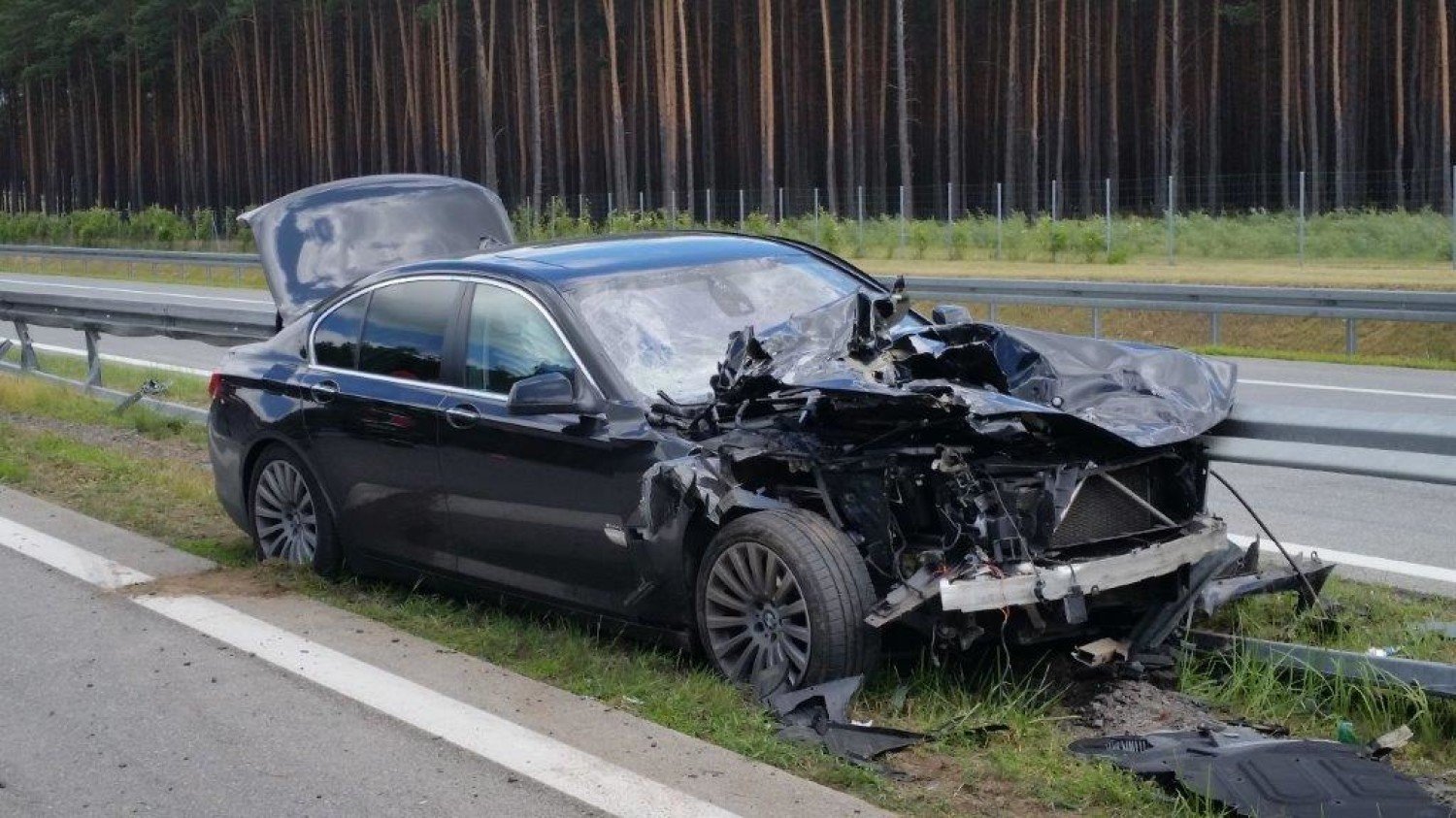 A2 Wypadek luksusowego BMW [ZDJĘCIA] Nowy Tomyśl Nasze