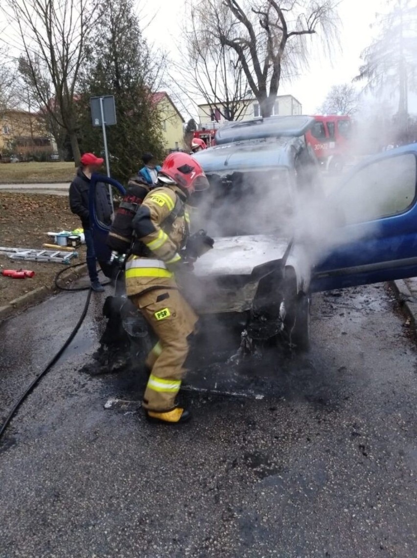 Do pożaru samochodu przy ul. Wokulskiego w Lublinie doszło w...