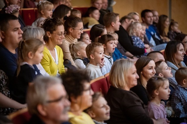 Rodzinne koncerty w Filharmonii Opolskiej to dobry pomysł na spędzenie niedzieli z dziećmi w atrakcyjny, ale też rozwijający sposób.