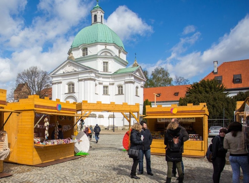 Na Rynku Nowego miasta trzeba odwiedzić Kościół pod...