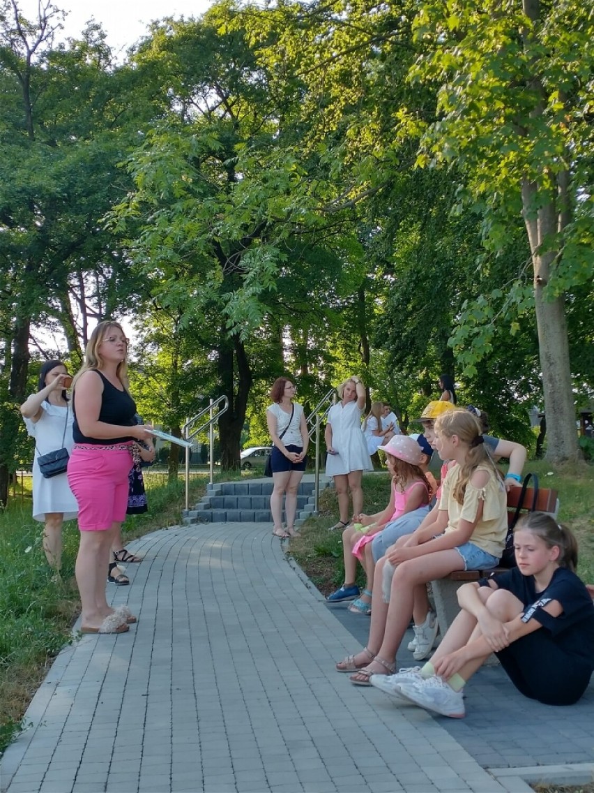 Piknik ze sztuką w parku podworskim w Tarnowcu