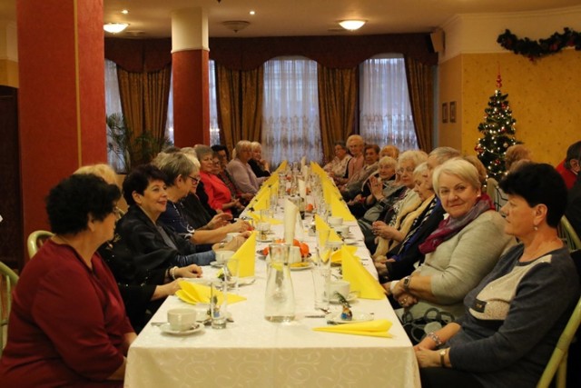 Seniorzy złożyli sobie świąteczne życzenia