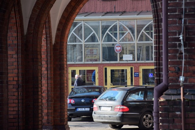 Dziś główna siedziba starostwa znajduje się przy ulicy Roosevelta. Budynek sąsiaduje z inowrocławskim ratuszem.