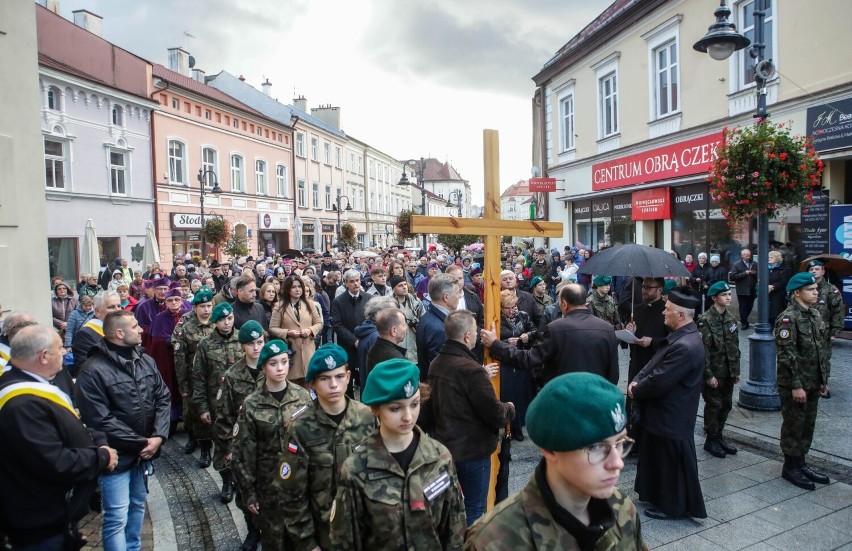 Rzeszowska Procesja Różańcowa przeszła ulicami miasta [ZDJĘCIA]