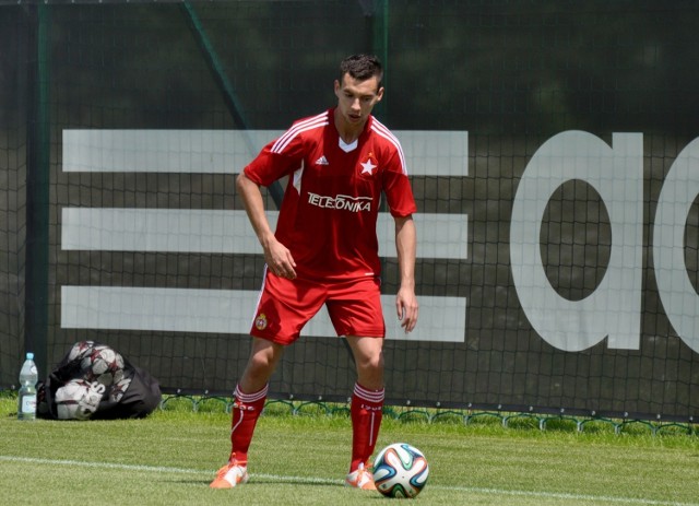 Maciej Sadlok jest wychowankiem Pasjonata Dankowice, od wiosny 2007 roku był zawodnikiem Ruchu Chorzów.