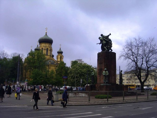 Warszawa. Pomnik Braterstwa Broni - bardziej znany pod nazwą Czterech Śpiących.