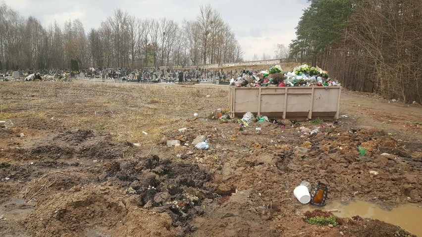 Cmentarz w Sokółce. Zamiast alejek do grobów, jest błotne trzęsawisko (zdjęcia) 