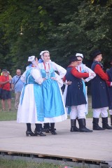 Noc Świętojańska w Parku Zamkowym. Występ Zespołu Folklorystycznego "Szamotuły" [ZDJĘCIA]