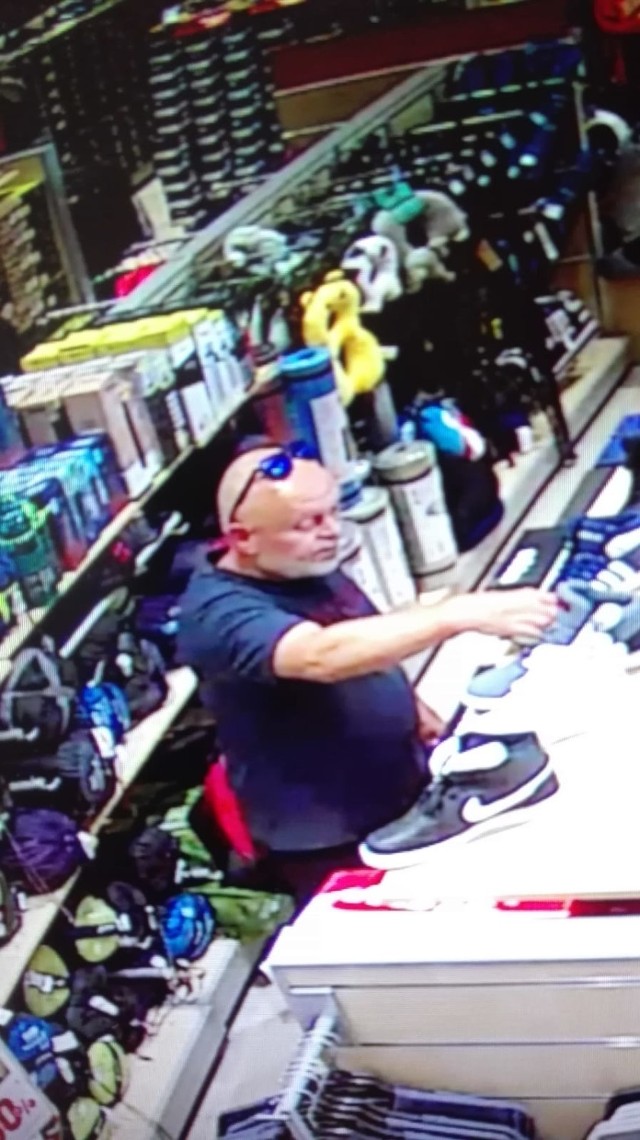 Kościańska policja poszukuje sprawców kradzieży w jednym ze sklepów