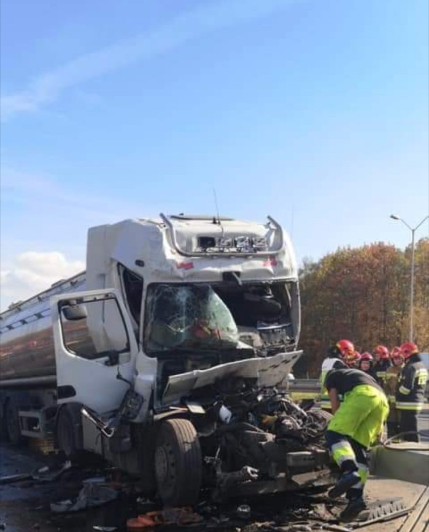 Wypadek na A4: Zderzyły się ciężarówki. Trwa akcja ratunkowa. Autostrada Katowice - Wrocław zablokowana [ZDJĘCIA]